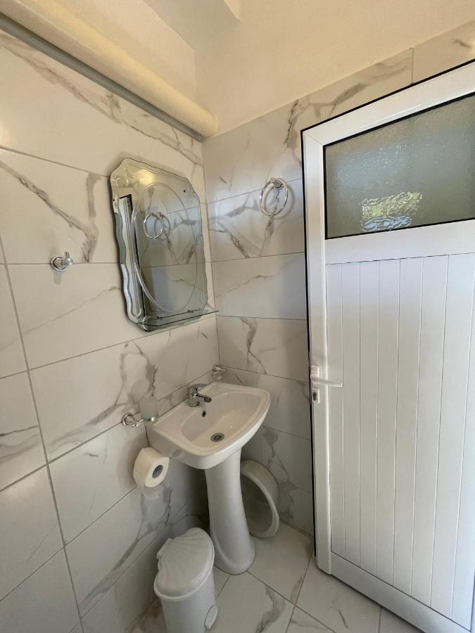ساراندا Villa Xhevdet المظهر الخارجي الصورة