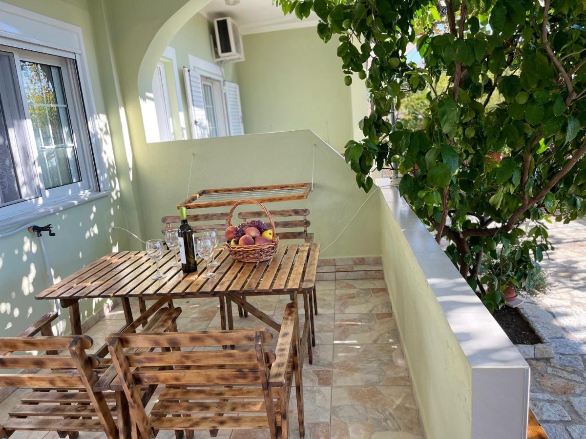 ساراندا Villa Xhevdet المظهر الخارجي الصورة