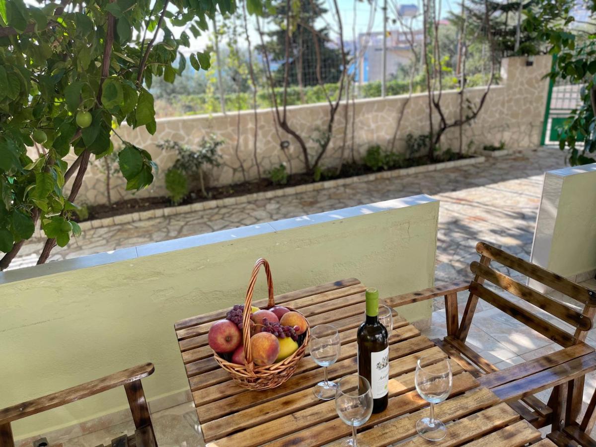 ساراندا Villa Xhevdet المظهر الخارجي الصورة